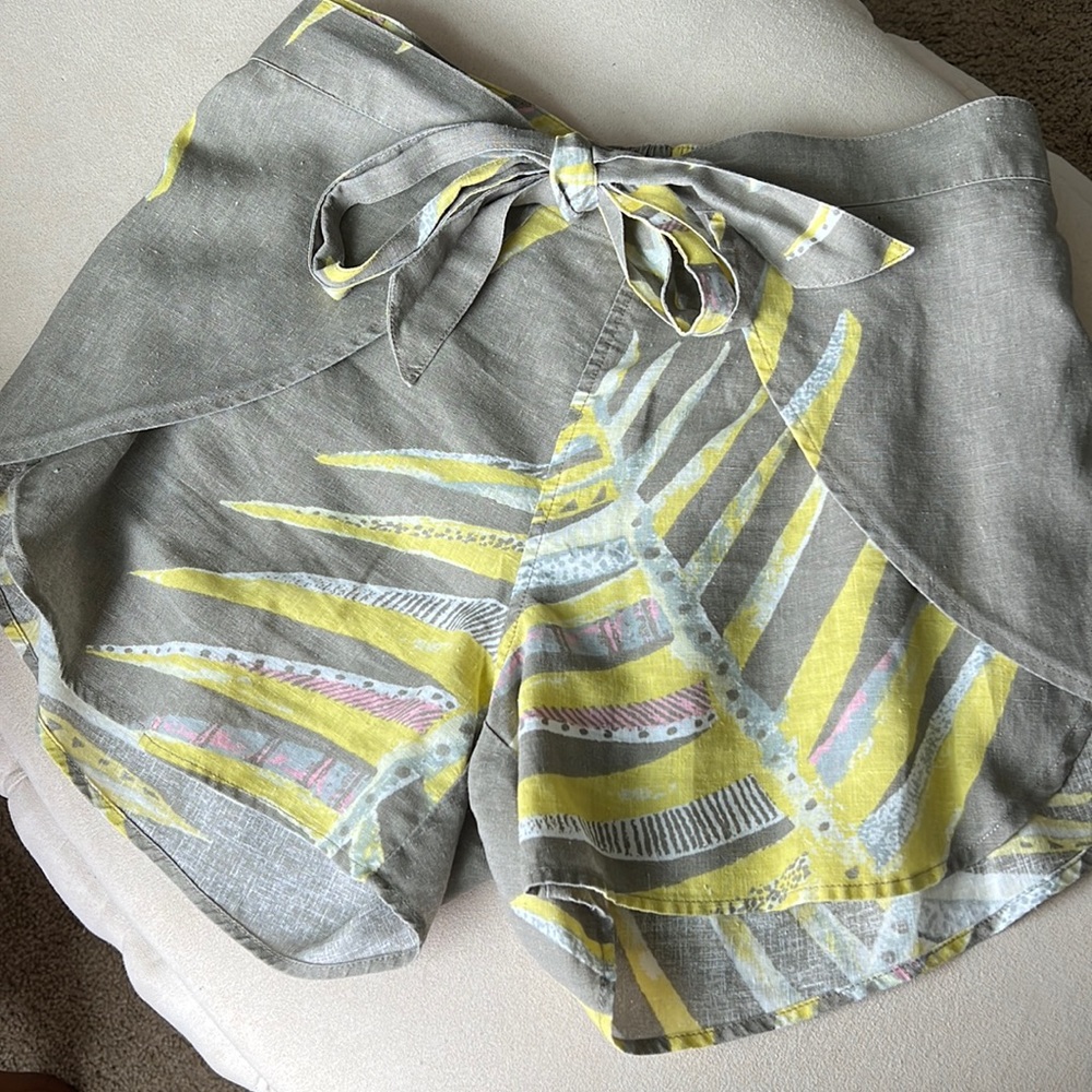 Patagonia Garden Island Tie Front Shorts size small